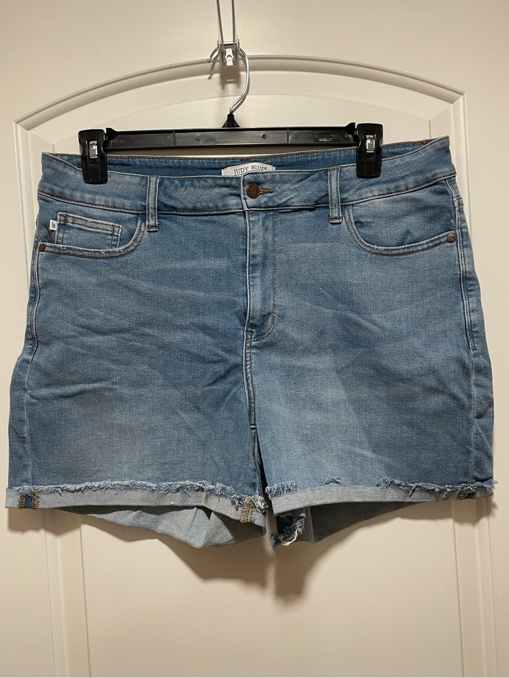 Judy Blue Stretch! Light Wash Mid Ride Natural Raw Hem Cuff Sz 2XL Denim Shorts